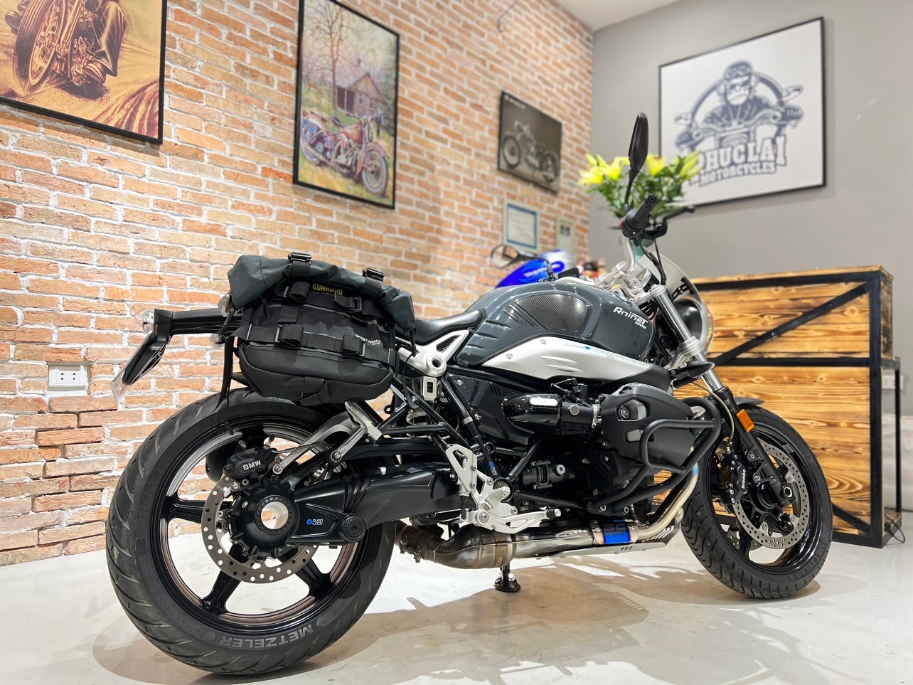 BMW R9T Pure